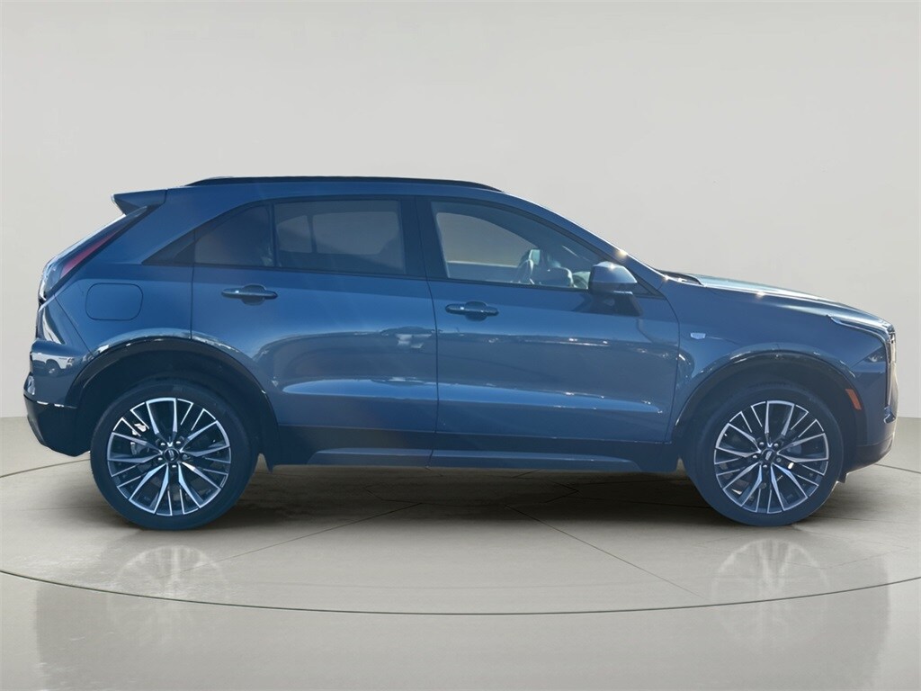 2025 Cadillac XT4 Sport photo 2