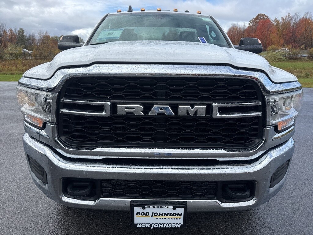 2022 Ram 3500 Tradesman photo 2