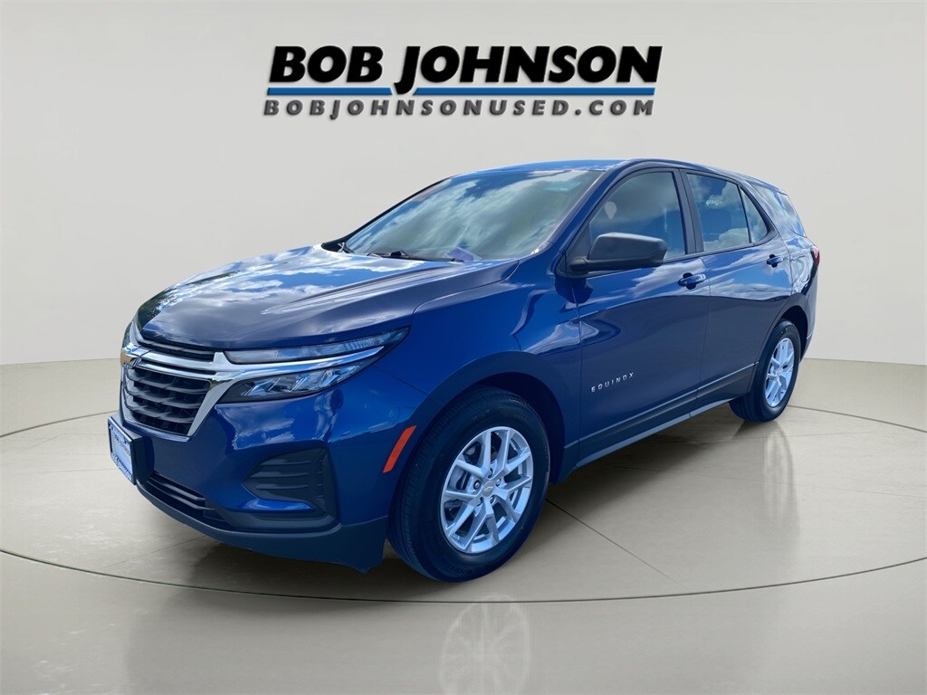 2022 Chevrolet Equinox LS photo 3