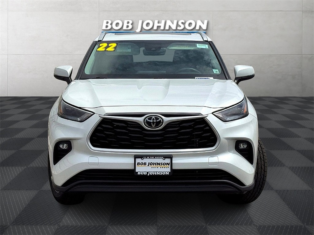 Used 2022 Toyota Highlander XLE with VIN 5TDHZRBH0NS581410 for sale in Rochester, NY