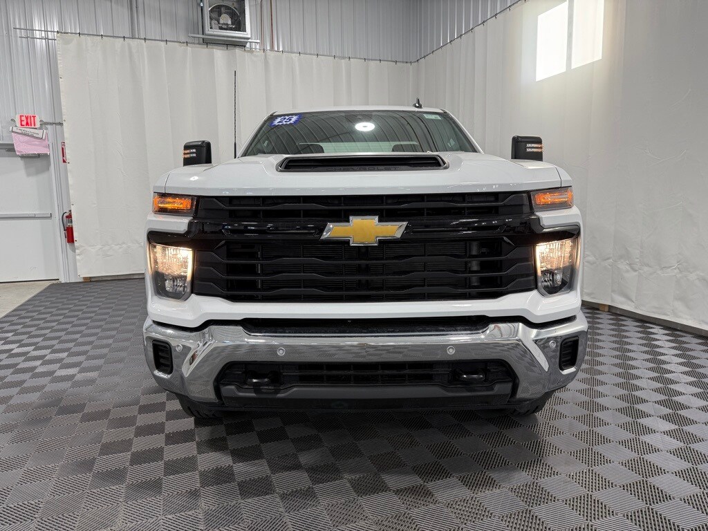 2025 Chevrolet Silverado 2500HD Work Truck photo 4