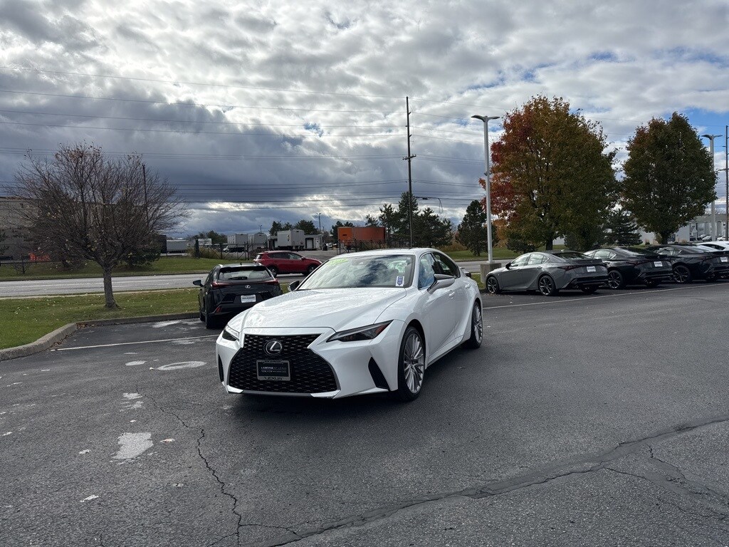 2023 Lexus IS 300 photo 3