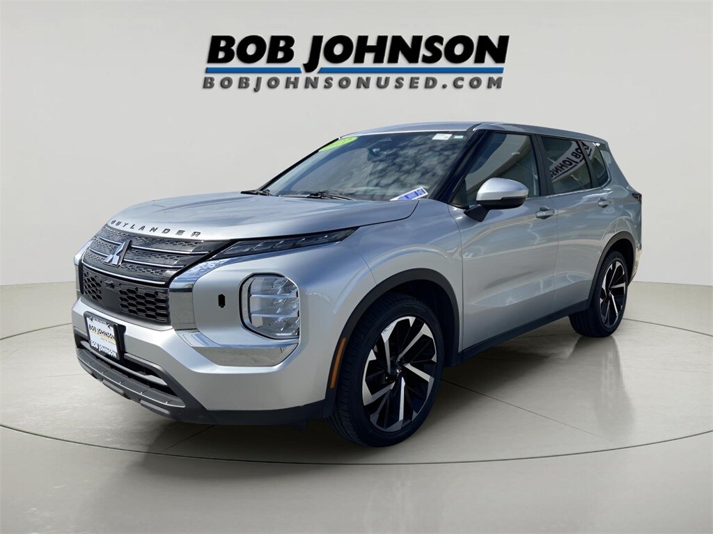 2022 Mitsubishi Outlander ES photo 3