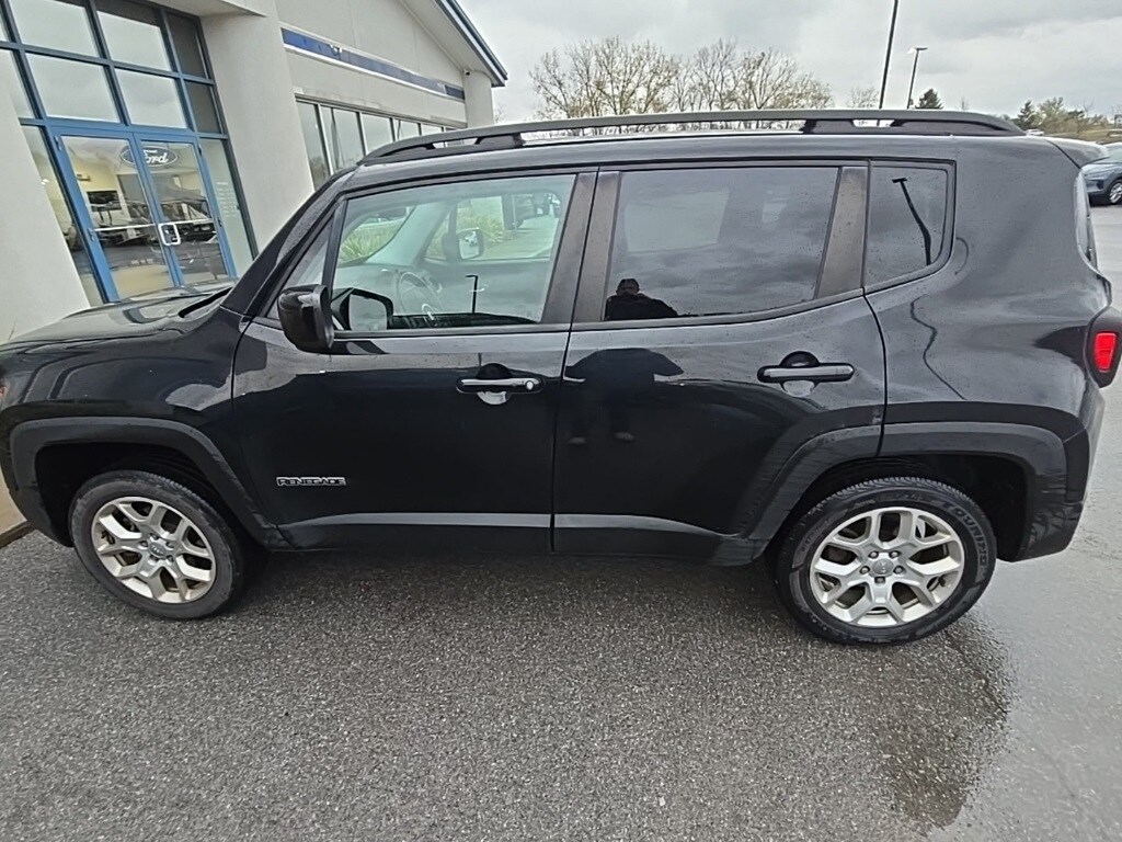 2017 Jeep Renegade Latitude North Edition photo 3