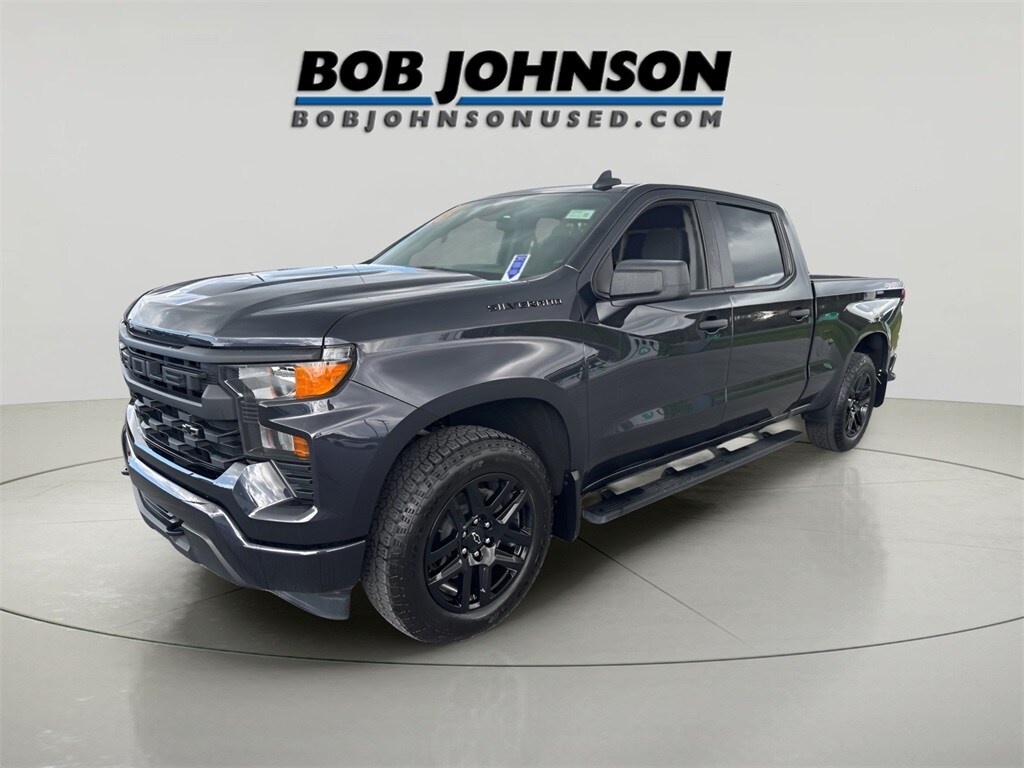 2023 Chevrolet Silverado 1500 Custom photo 3