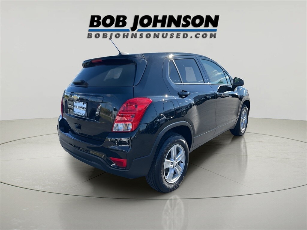 2022 Chevrolet Trax LS photo 3