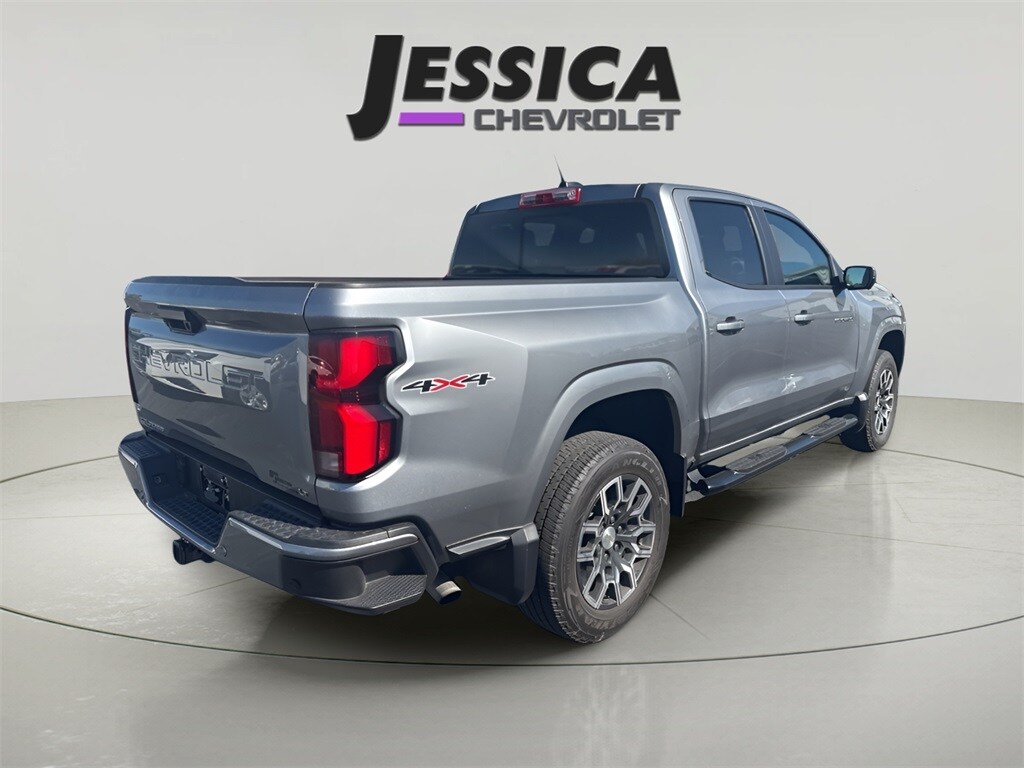 2023 Chevrolet Colorado LT photo 3