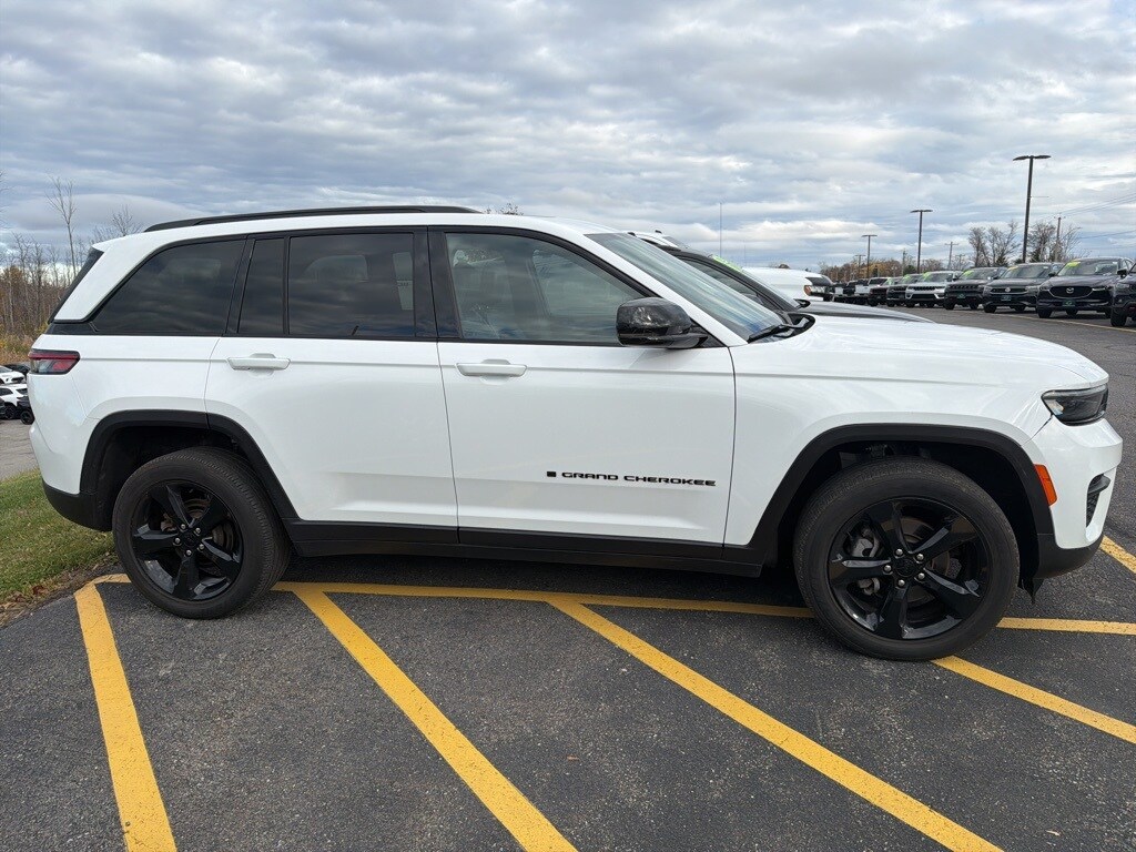 Used 2023 Jeep Grand Cherokee Altitude SUV