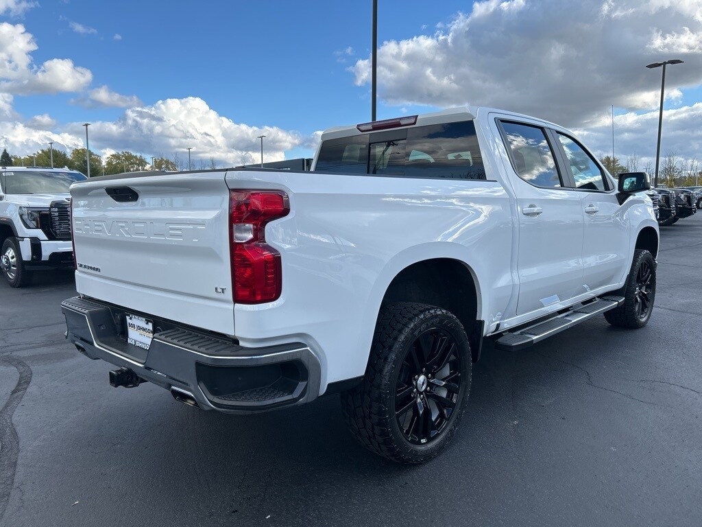 2022 Chevrolet Silverado 1500 LT photo 3