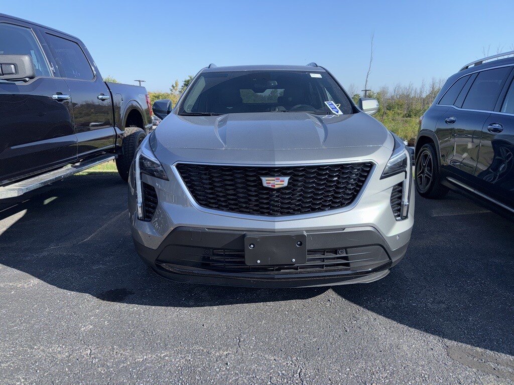2023 Cadillac XT4 Sport photo 2