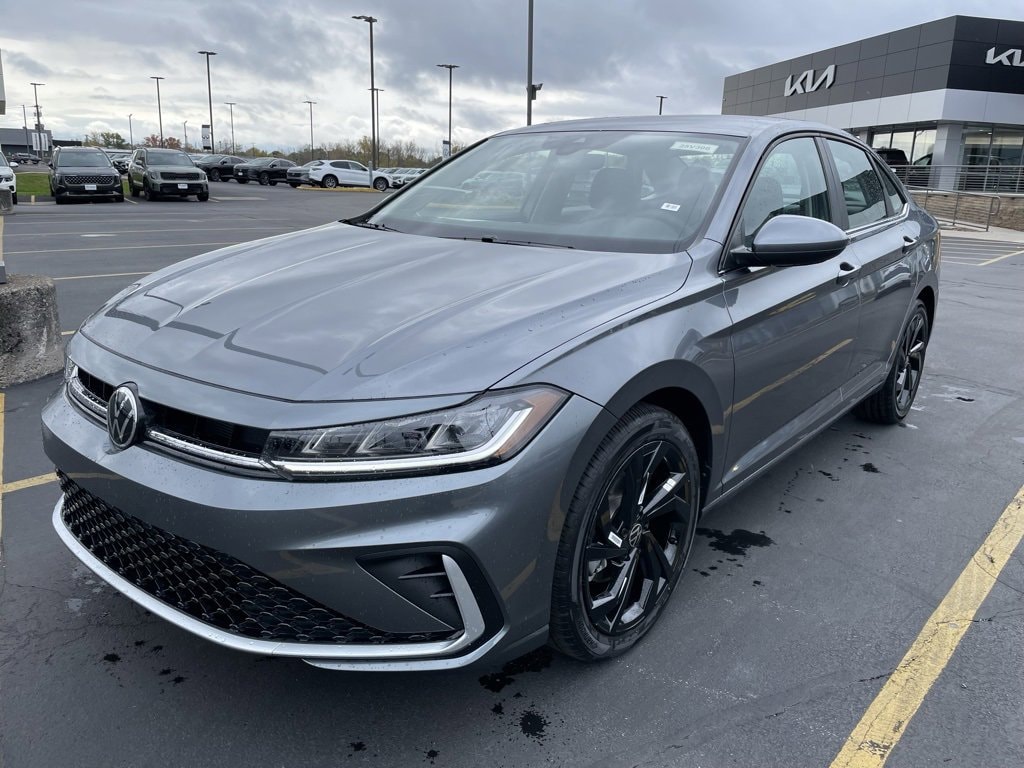 New 2025 Volkswagen Jetta SE SE Auto