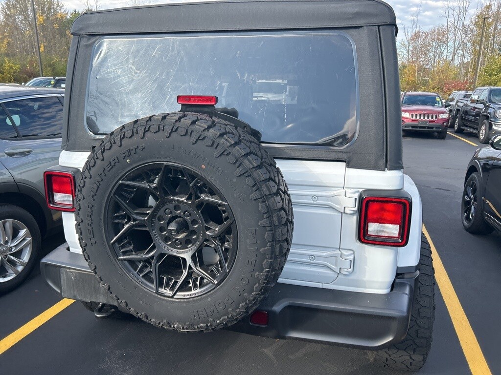 2022 Jeep Wrangler Unlimited Sahara photo 4