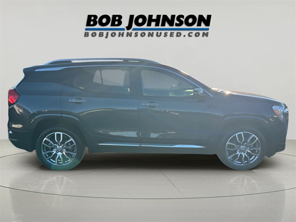 2022 Gmc Terrain Denali photo 2
