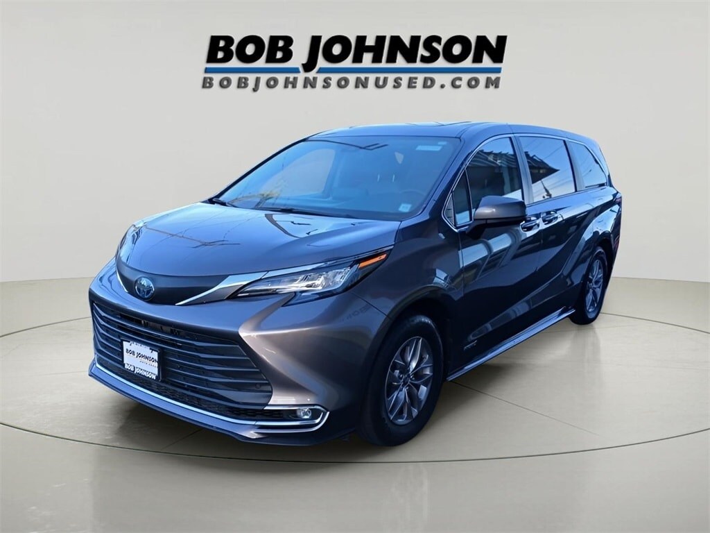 Used 2021 Toyota Sienna XLE Minivan/Van
