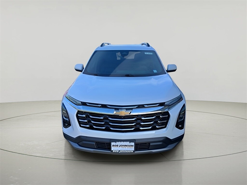 2025 Chevrolet Equinox LT photo 2