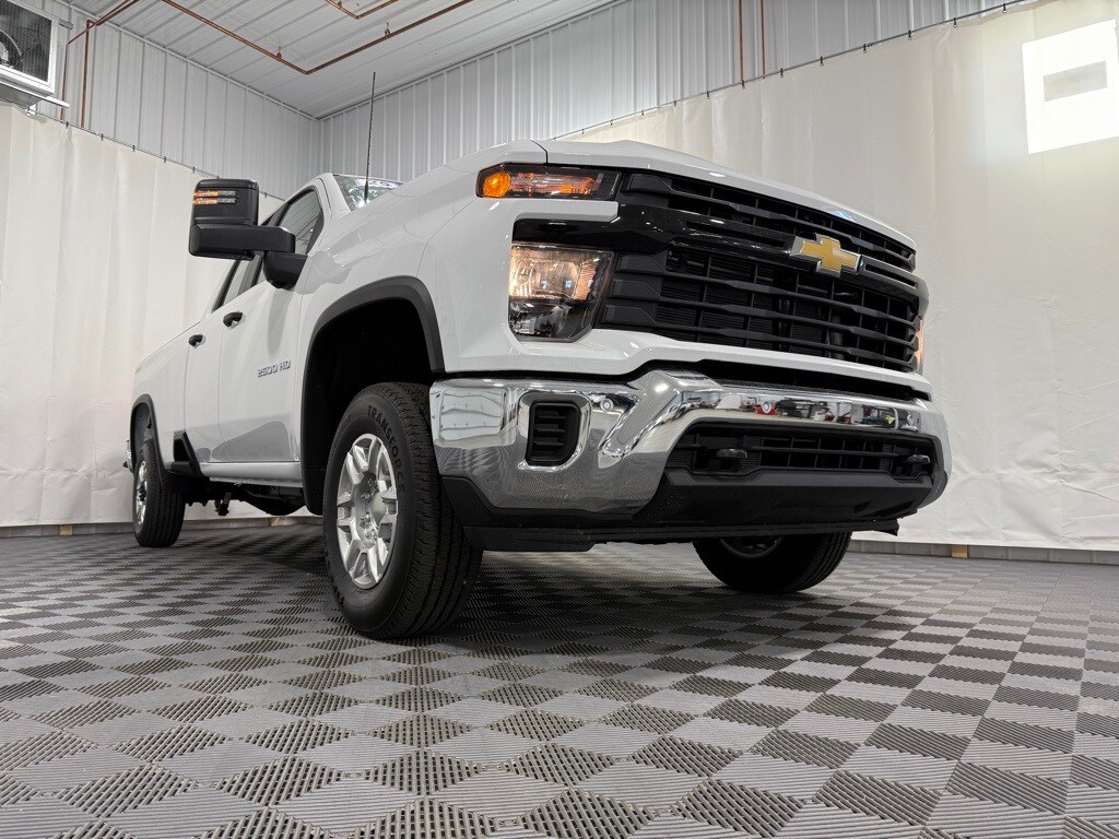 2025 Chevrolet Silverado 2500HD Work Truck photo 3