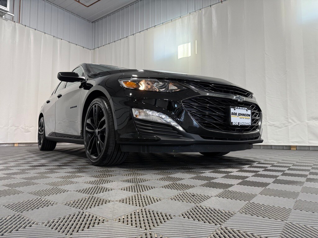2024 Chevrolet Malibu 1LT photo 3