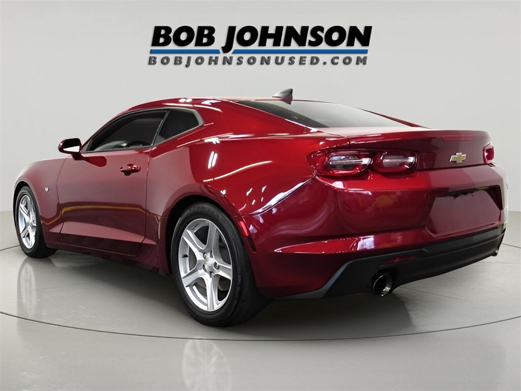 2021 Chevrolet Camaro 1LT photo 2