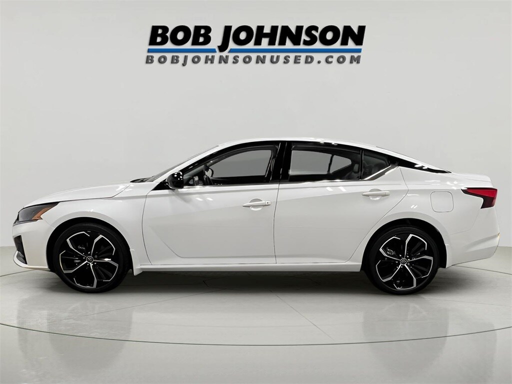 2024 Nissan Altima 2.5 SR photo 3
