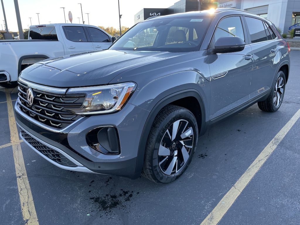 New 2025 Volkswagen Atlas Cross Sport 2.0T SE w/Technology 2.0T SE w/Technology 4MOTION