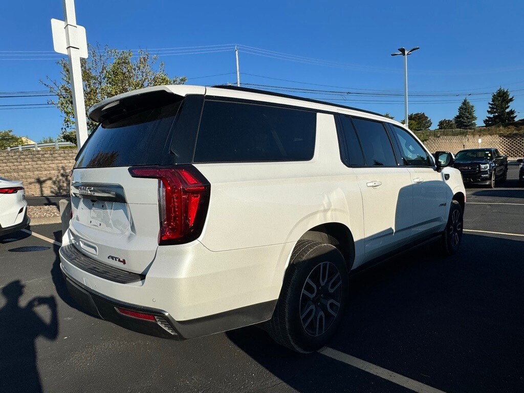 2022 Gmc Yukon XL AT4 photo 2