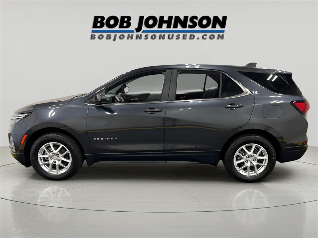 2022 Chevrolet Equinox LT photo 2