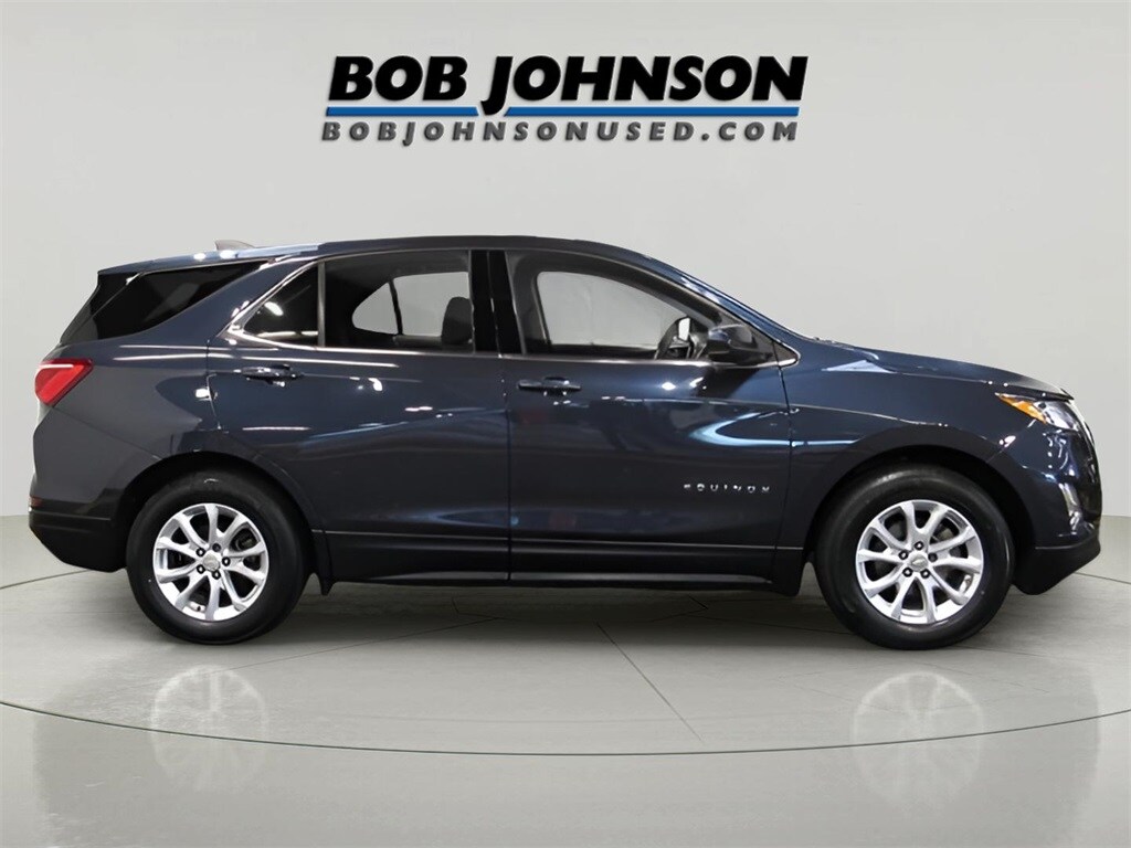 2019 Chevrolet Equinox LT photo 2