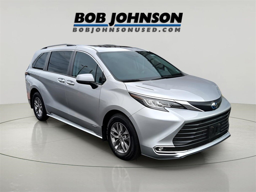 Used 2021 Toyota Sienna XLE Minivan/Van