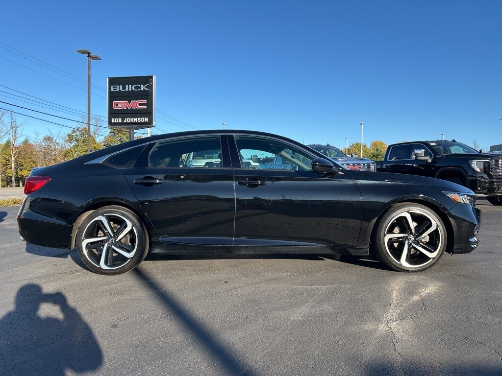 2018 Honda Accord Sport photo 2