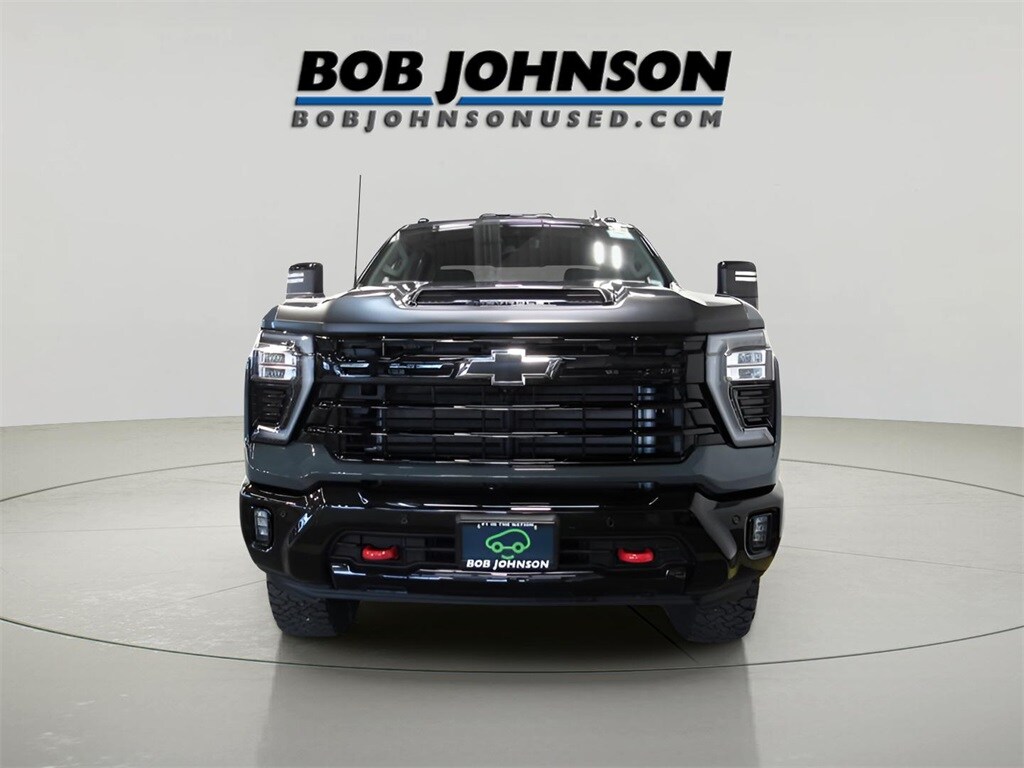 2025 Chevrolet Silverado 2500HD LT photo 3