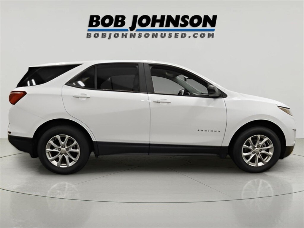 2020 Chevrolet Equinox LS photo 3