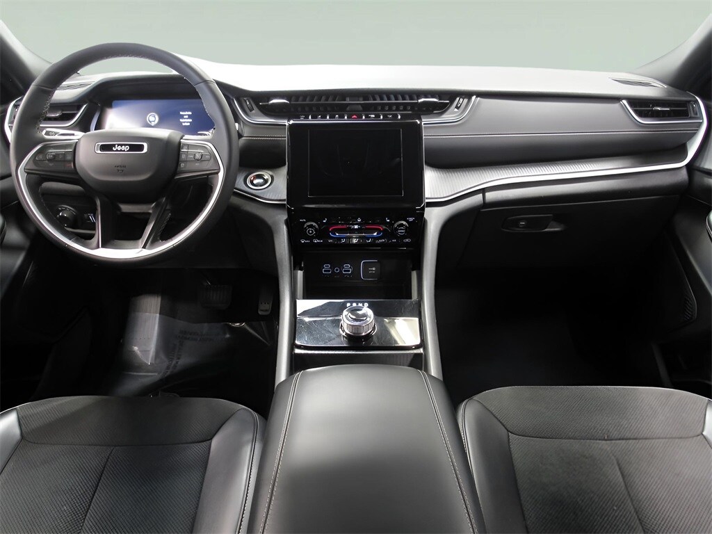 2024 Jeep Grand Cherokee Altitude photo 2