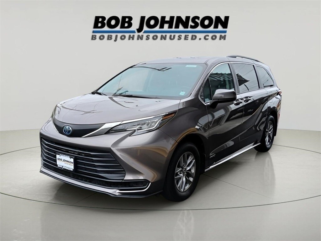 Used 2021 Toyota Sienna LE Minivan/Van