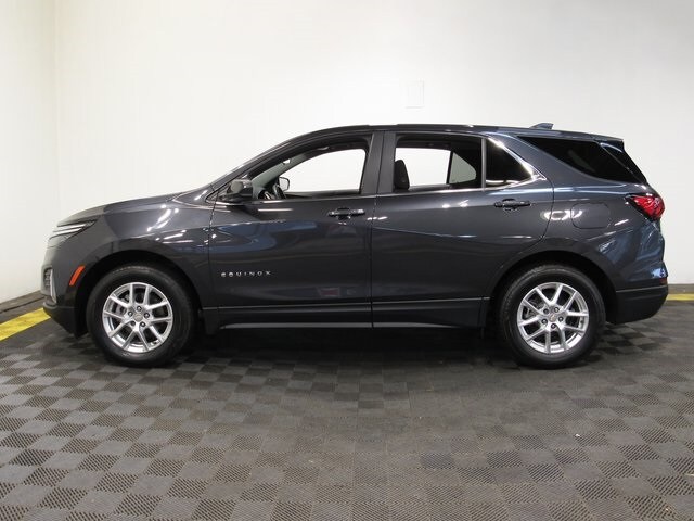 2022 Chevrolet Equinox LT photo 3