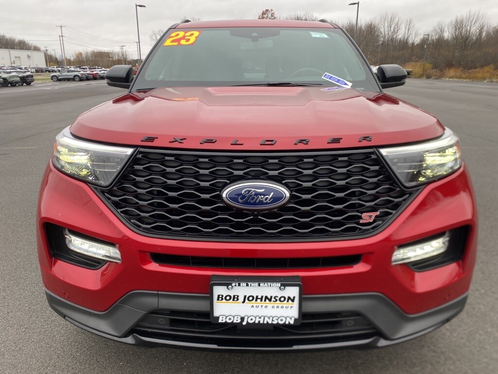 2023 Ford Explorer ST photo 2