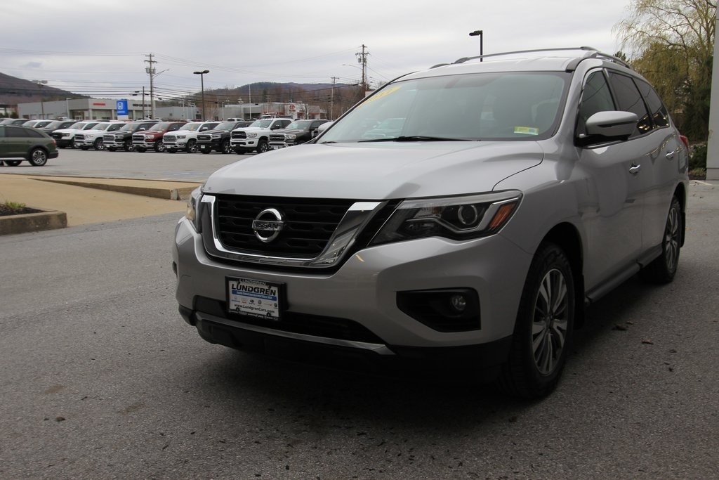 Used 2017 Nissan Pathfinder SL with VIN 5N1DR2MMXHC637550 for sale in Rutland, VT