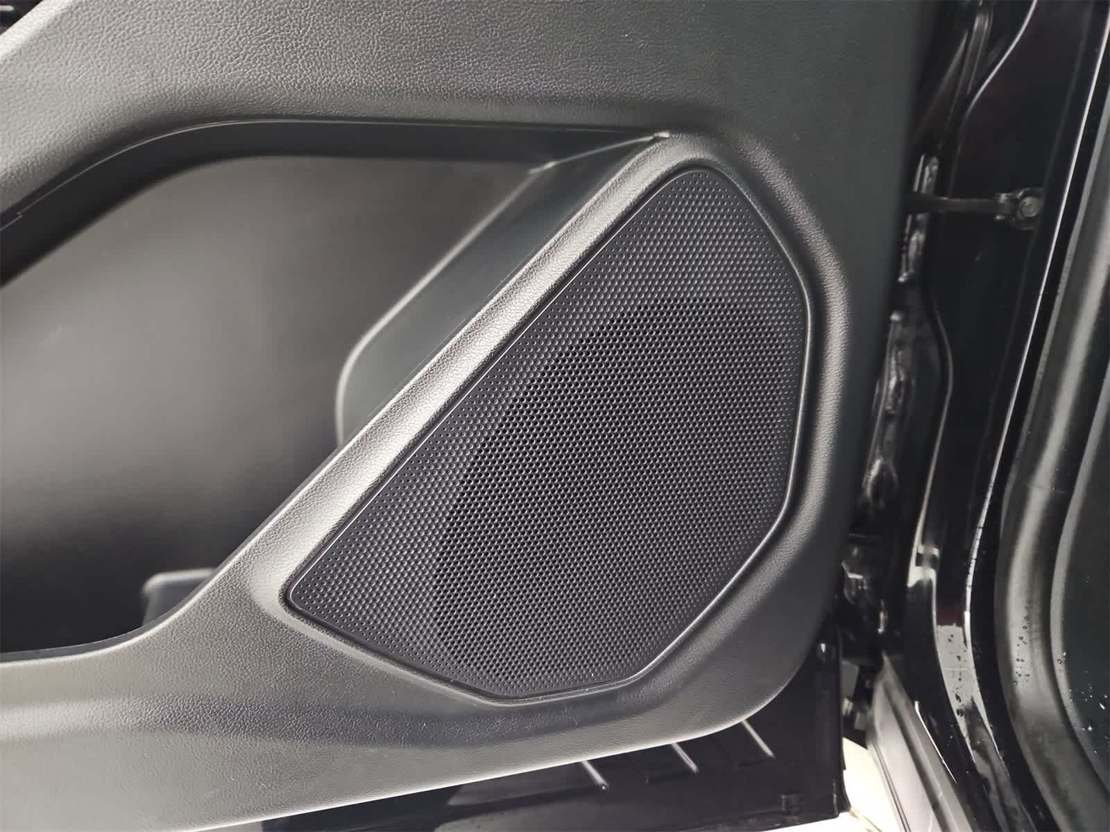 Thumbnail: 2021 Ford Explorer - 32