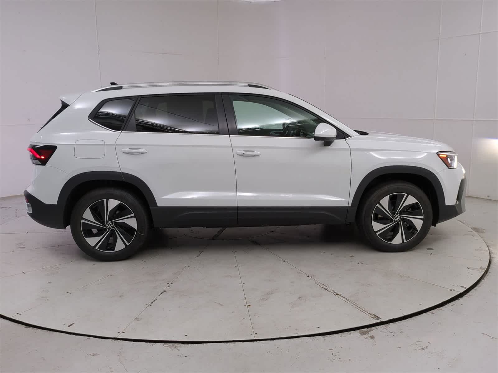 Thumbnail: 2025 Volkswagen Taos - 7