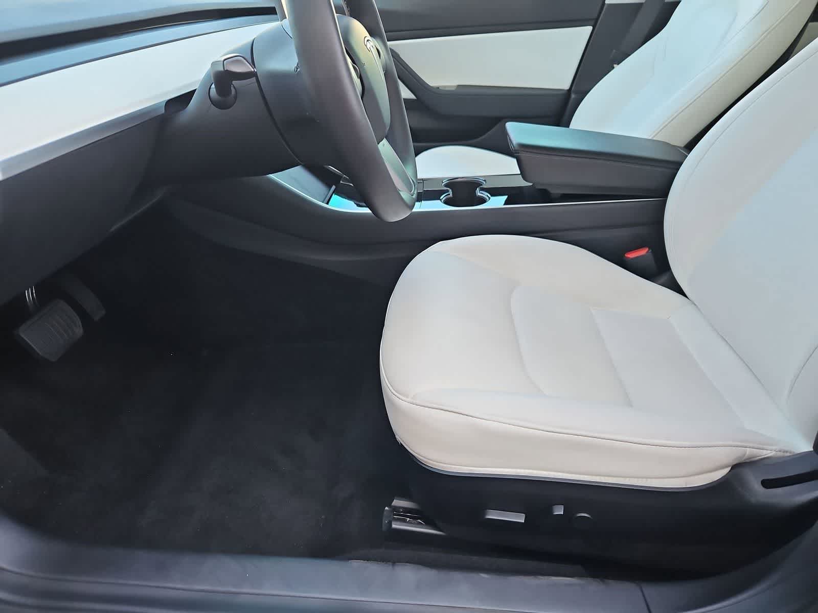 Thumbnail: 2020 Tesla Model 3 - 16