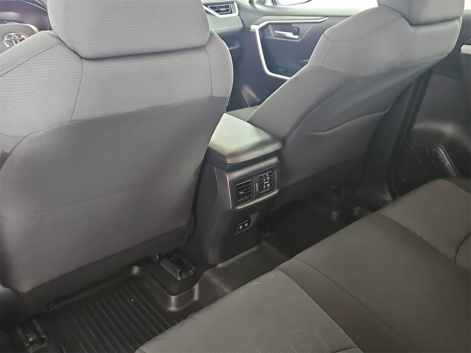 Thumbnail: 2020 Toyota RAV4 - 18