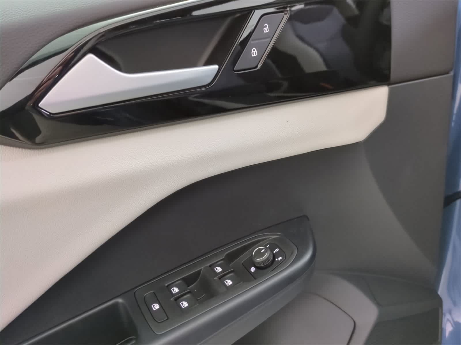 Thumbnail: 2025 Volkswagen Taos - 17