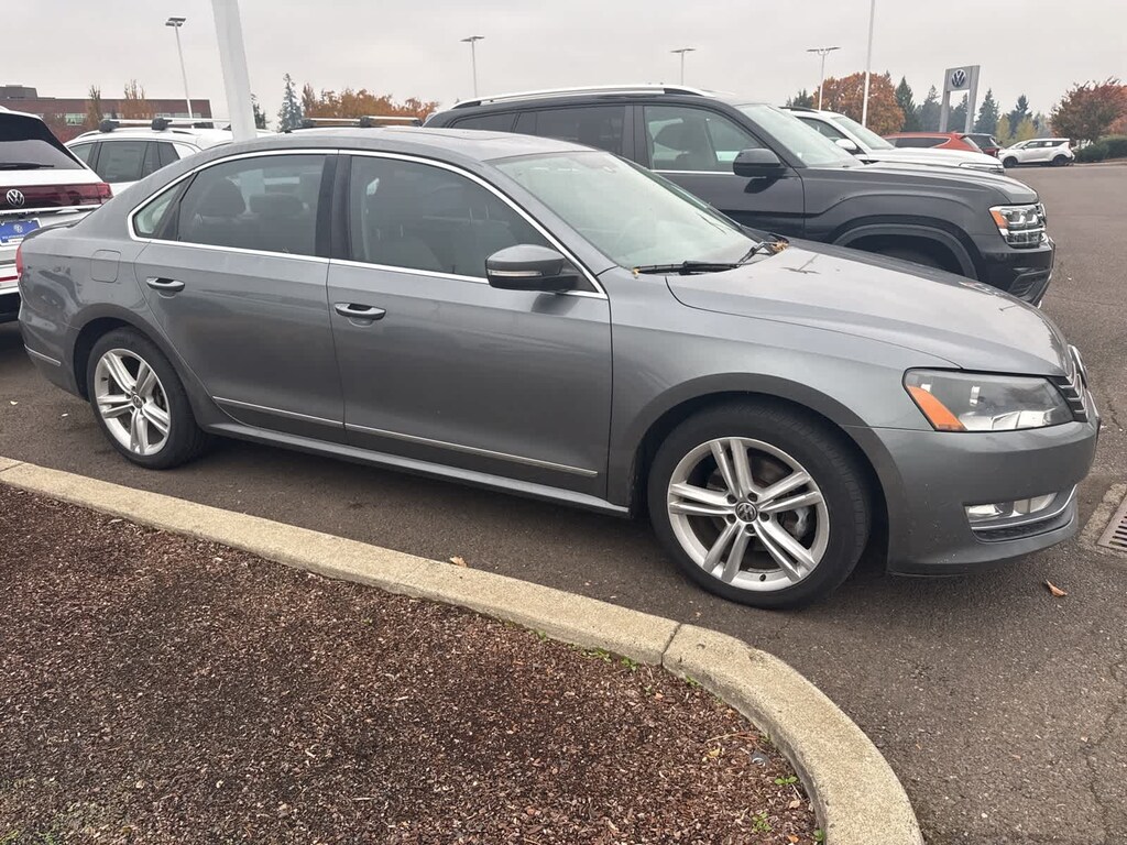 Used 2014 Volkswagen Passat 2.0L TDI SE Sedan
