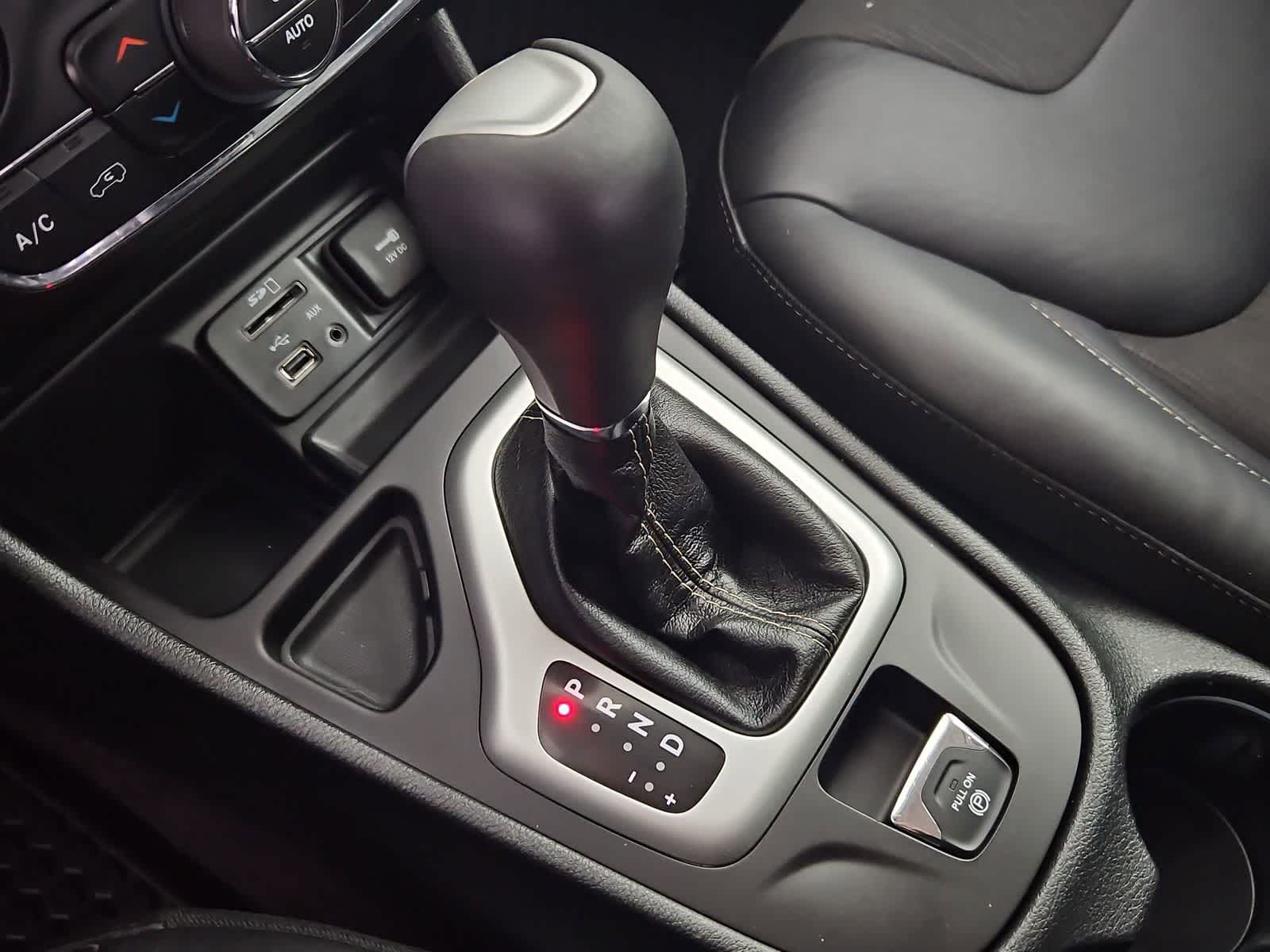 Thumbnail: 2018 Jeep Cherokee - 31