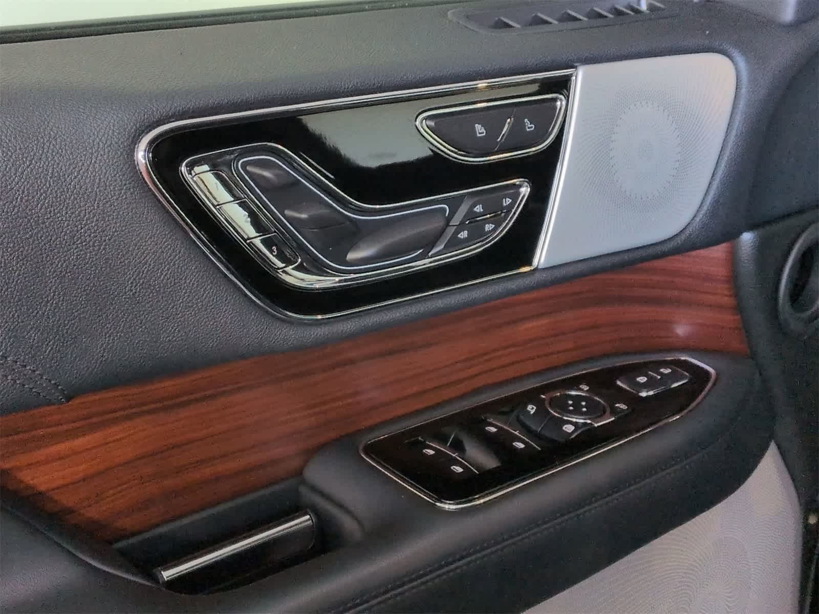 Thumbnail: 2023 Lincoln Navigator - 16