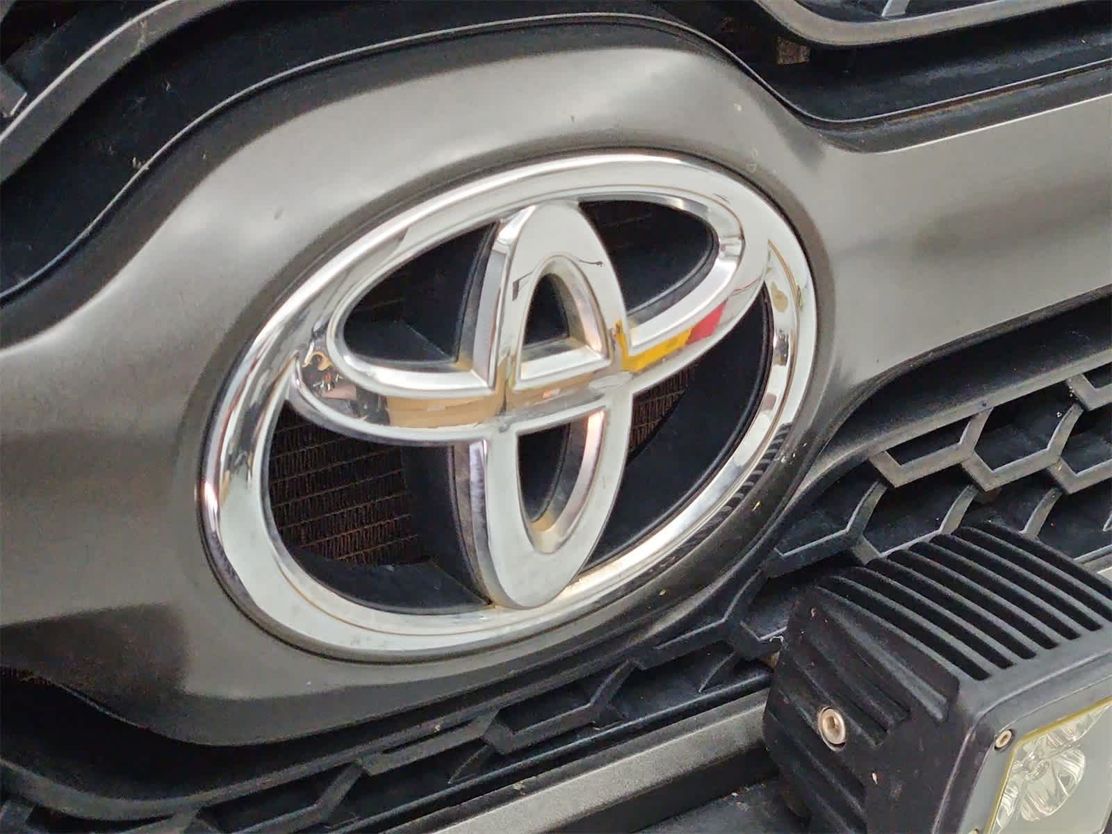 Thumbnail: 2011 Toyota Tacoma - 10
