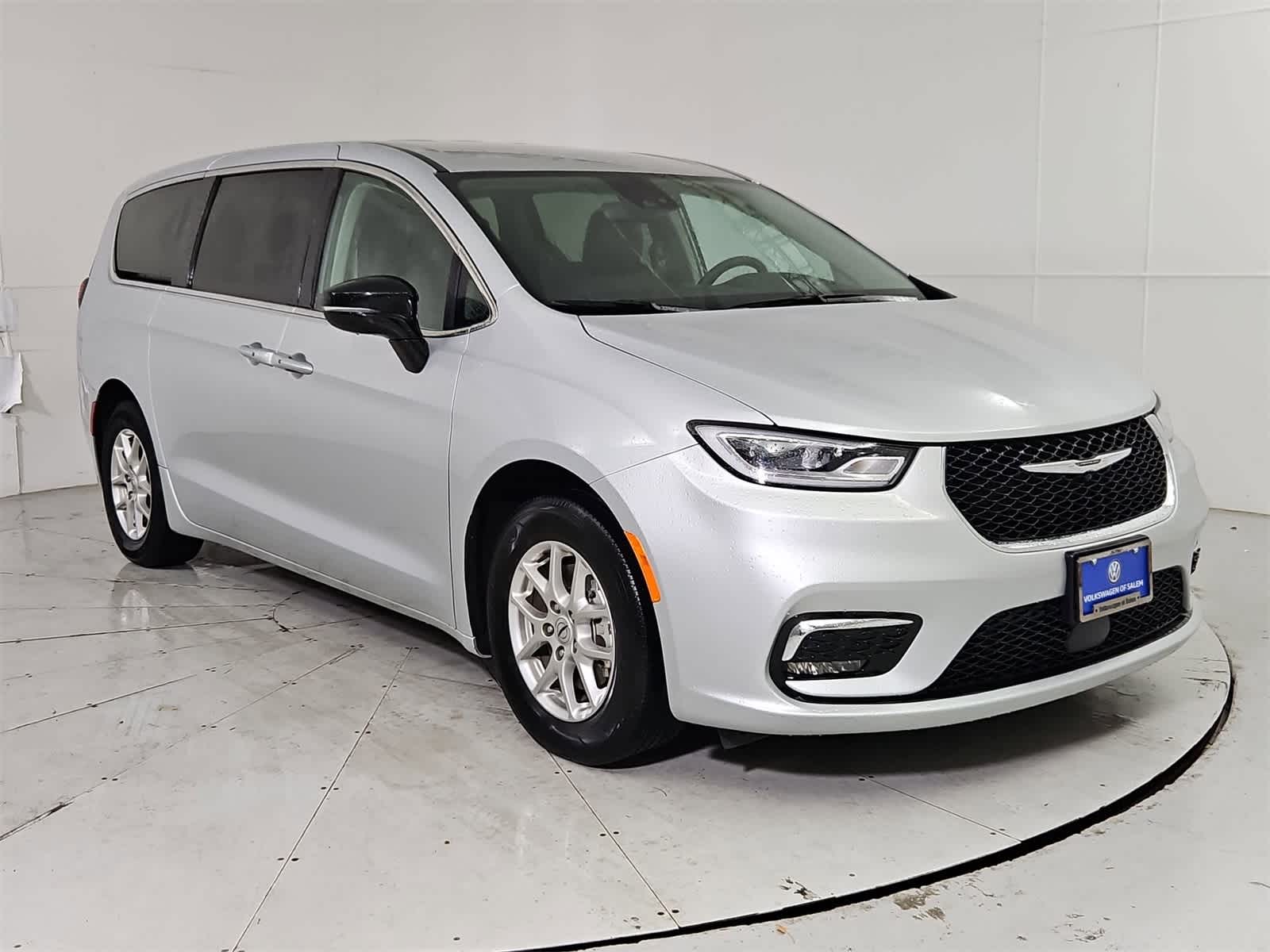 Thumbnail: 2024 Chrysler Pacifica - 8