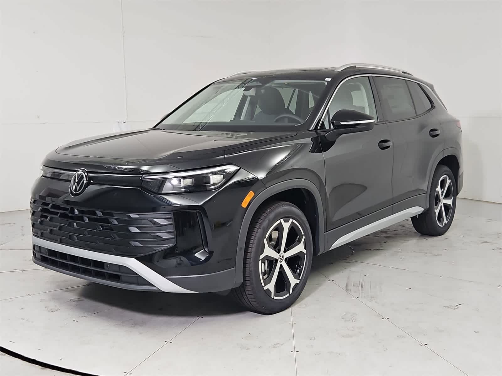 Thumbnail: 2025 Volkswagen Tiguan - 1