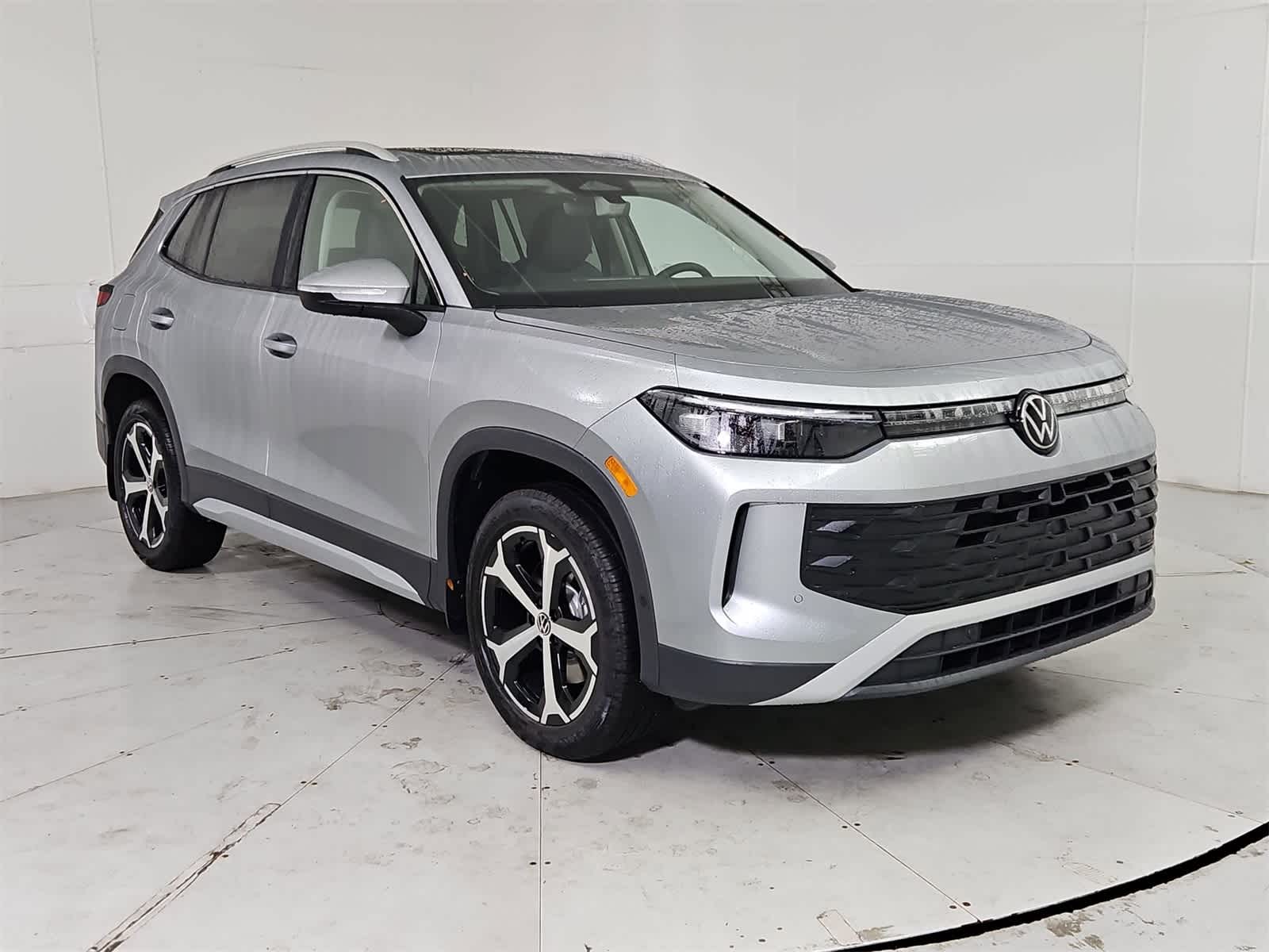 Thumbnail: 2025 Volkswagen Tiguan - 8