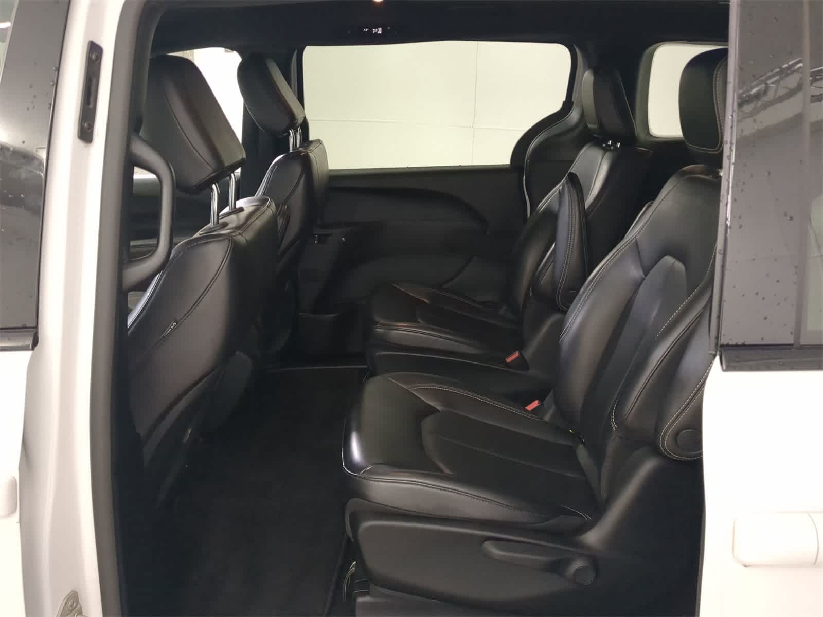 Thumbnail: 2023 Chrysler Pacifica - 18