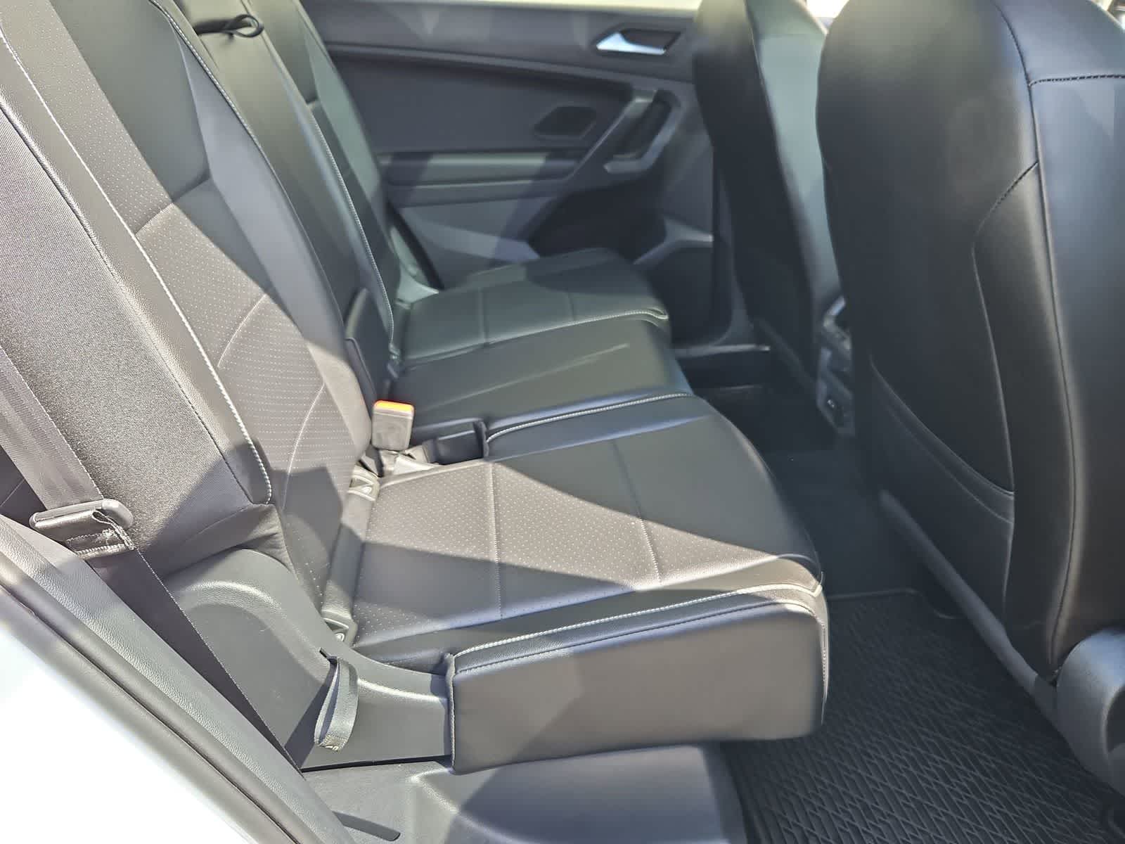 Thumbnail: 2021 Volkswagen Tiguan - 21